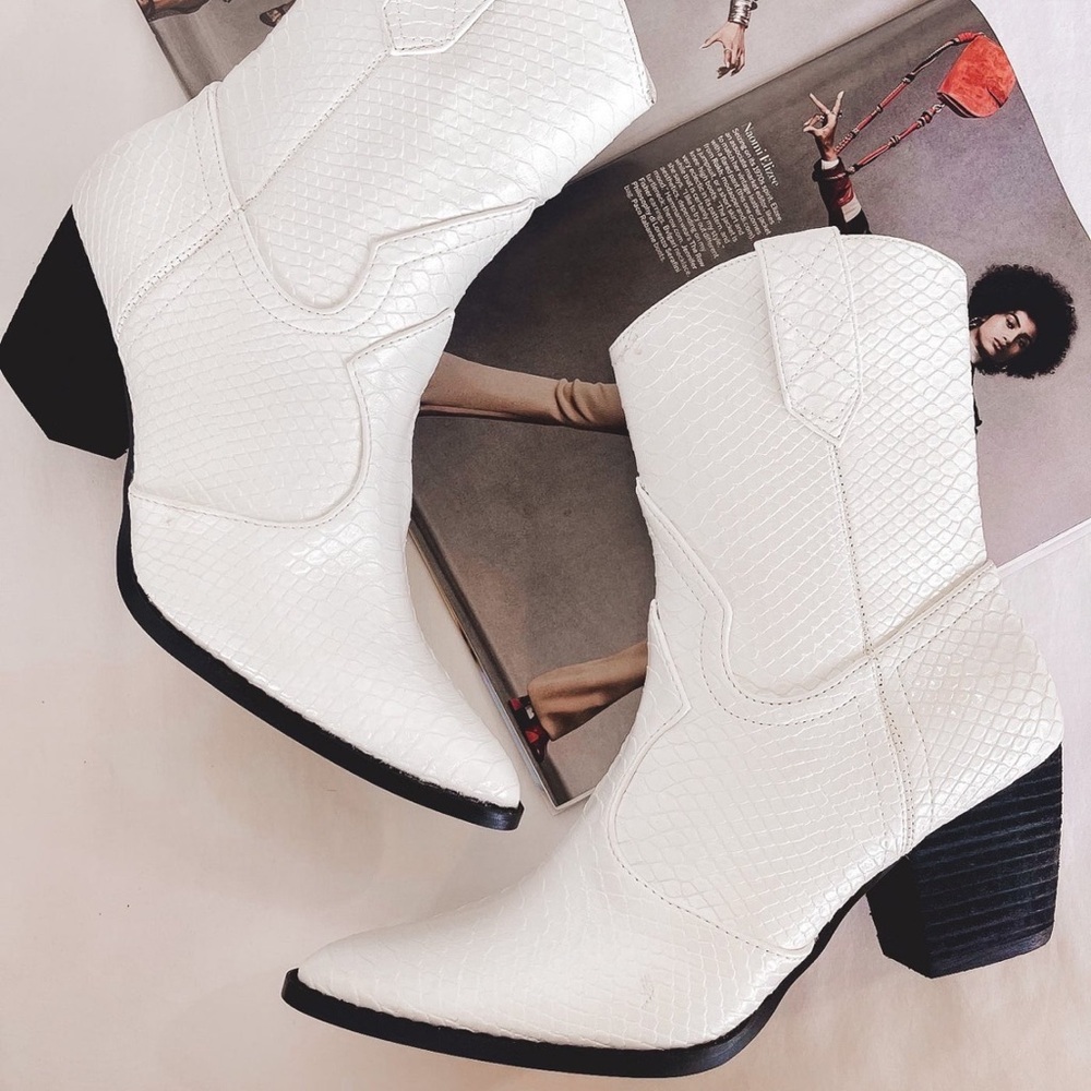 Matisse Bambi Boots - White Snake Skin